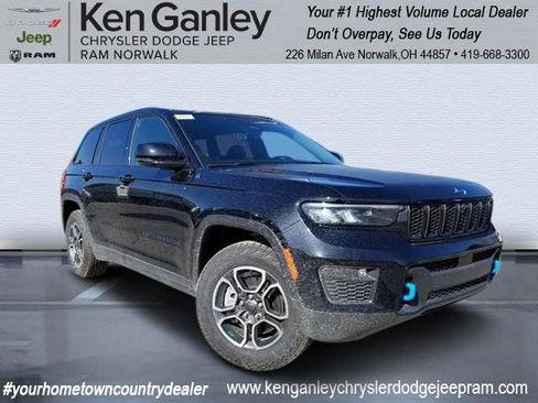 New 2023 Jeep Grand Cherokee Trailhawk w/ Luxury Tech Group III image 1