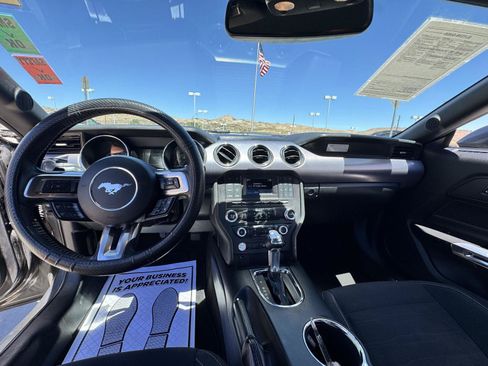 Used 2017 Ford Mustang Coupe RWD image 13