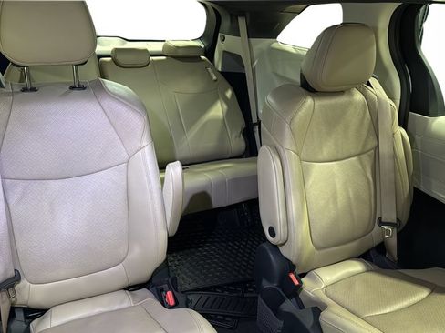 Used 2024 Toyota Sienna Limited AWD/4WD image 12