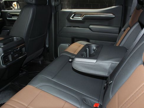 Used 2025 Chevrolet Silverado 1500 High Country w/ High Country Premium Package AWD/4WD image 47