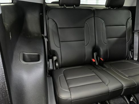 Certified 2023 GMC Acadia SLT w/ Preferred Package image 34