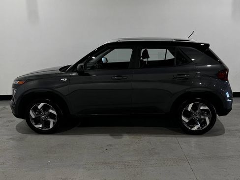 Used 2025 Hyundai Venue Limited FWD image 15