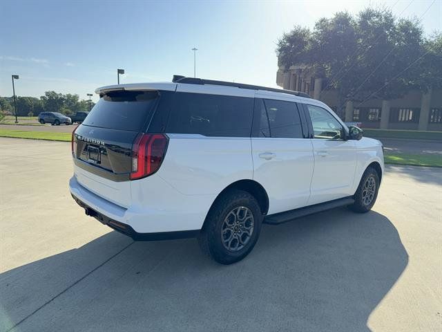 Used 2025 Ford Expedition Active RWD image 4