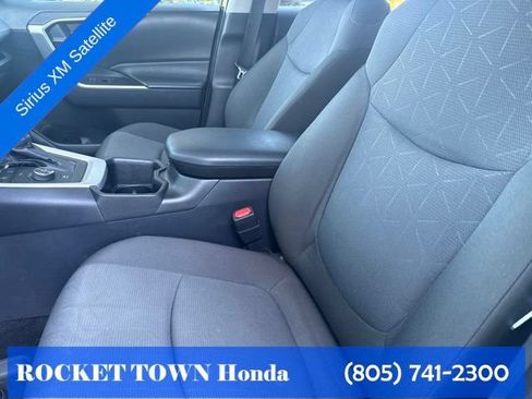 Used 2025 Toyota RAV4 XLE AWD/4WD image 22