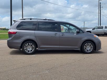 Used 2018 Toyota Sienna XLE w/ XLE Navigation Package