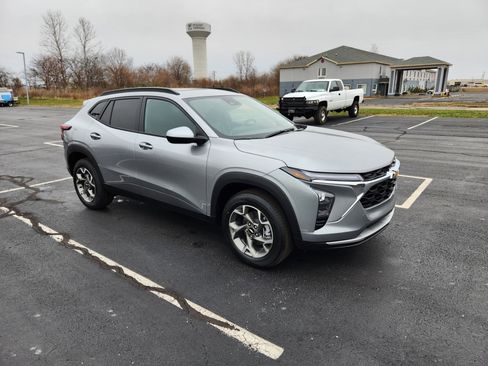 New 2026 Chevrolet Trax LT w/ Sunroof Package image 6