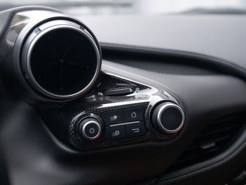 Used 2020 Ferrari F8 Tributo image 43