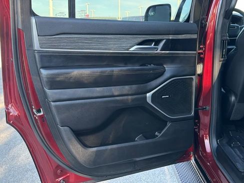Used 2024 Jeep Wagoneer Series II w/ Flexible Seating Group RWD image 23