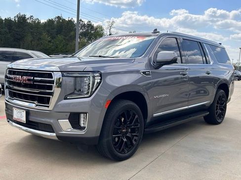Used 2022 GMC Yukon XL SLT w/ SLT Premium Package image 4
