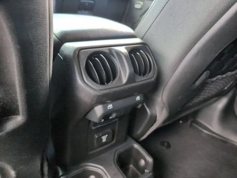 Used 2021 Jeep Wrangler Unlimited Rubicon AWD/4WD image 17