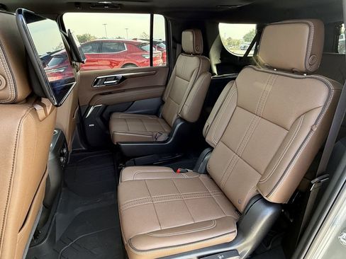 New 2026 Chevrolet Suburban High Country AWD/4WD image 25