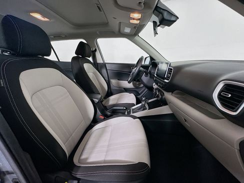Used 2025 Hyundai Venue SEL image 30