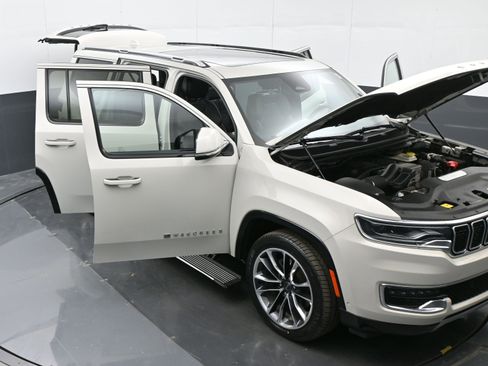 Used 2022 Jeep Wagoneer Series III w/ Premium Group I image 46