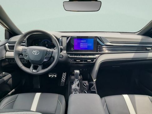 Used 2025 Toyota Camry SE w/ Convenience Package FWD image 11