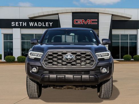 Used 2021 Toyota Tacoma TRD Off-Road image 2