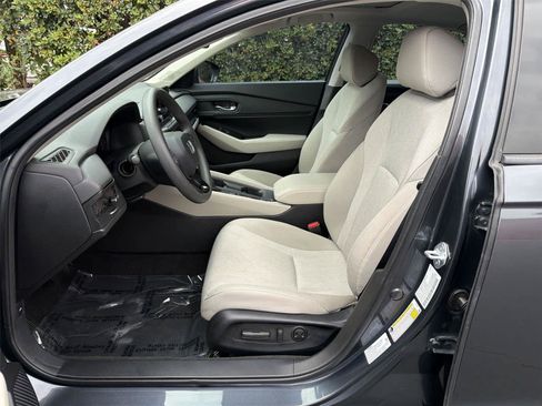Used 2023 Honda Accord EX image 12