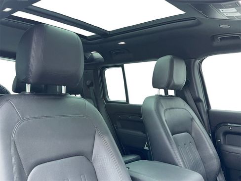 Used 2022 Land Rover Defender 110 SE image 48