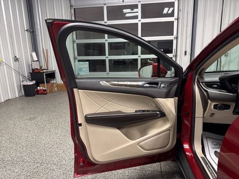 Used 2017 Lincoln MKC Reserve w/ Lincoln MKC Climate Package image 7