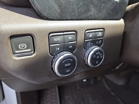 Used 2022 GMC Sierra 1500 SLT w/ X31 Off-Road Package AWD/4WD image 5