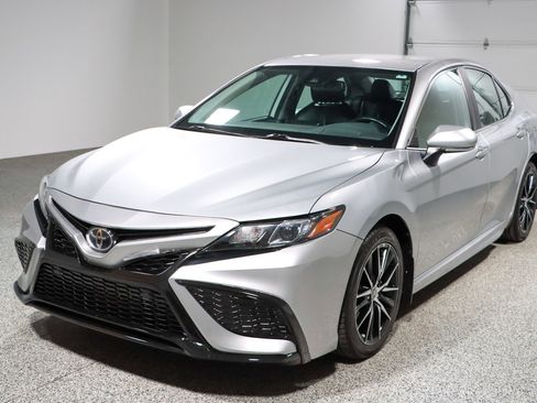 Used 2024 Toyota Camry SE w/ Cold Weather Package image 29