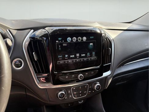 Used 2019 Chevrolet Traverse LT FWD image 9
