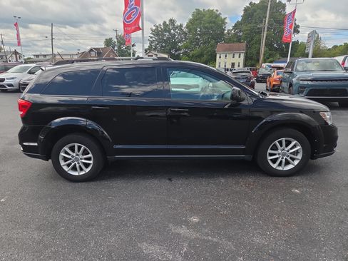 Used 2017 Dodge Journey SXT AWD/4WD image 2