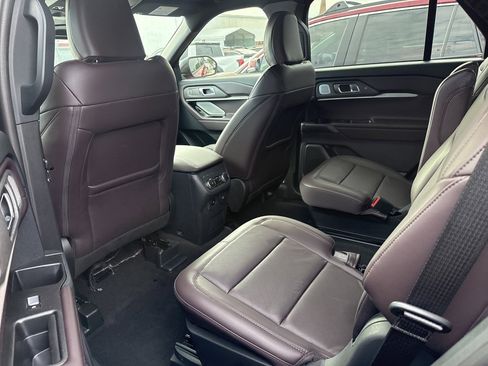 Used 2025 Ford Explorer Platinum image 12