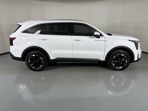 New 2026 Kia Sorento S image 9