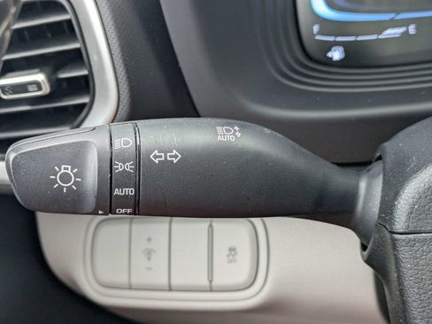Used 2025 Hyundai Venue SEL FWD image 28