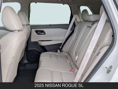 Certified 2025 Nissan Rogue SL w/ Tech Package FWD image 17