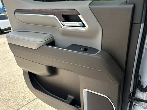 Certified 2023 GMC Sierra 1500 SLT w/ SLT Premium Package image 17