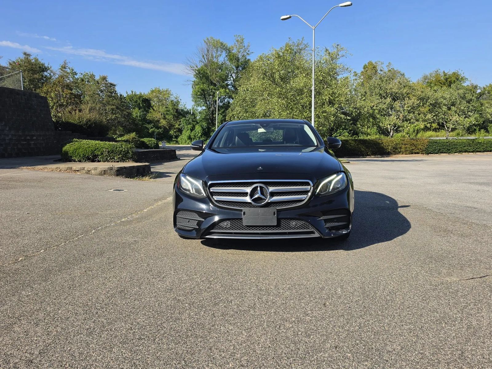 Used 2017 Mercedes-Benz E 300 4MATIC image 4