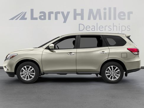 Used 2015 Nissan Pathfinder SL w/ SL Tech Package image 3