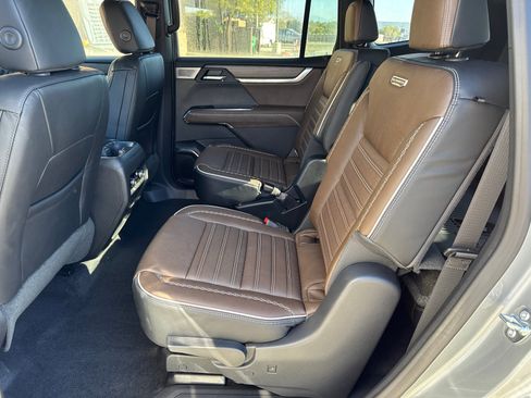 New 2026 GMC Acadia Denali Ultimate w/ LPO, Floor Liner Package image 22