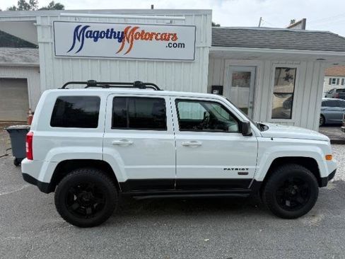 Used 2016 Jeep Patriot 75th Anniversary w/ Power Value Group AWD/4WD image 2