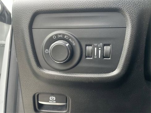 Used 2022 Jeep Grand Cherokee L Laredo image 34