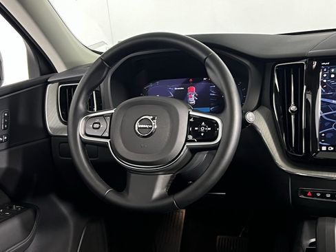 Used 2025 Volvo XC60 B5 Plus image 15
