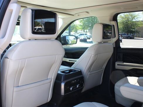 Used 2019 Ford Expedition Platinum AWD/4WD image 16