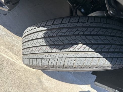 Used 2026 Chevrolet Suburban LT image 19