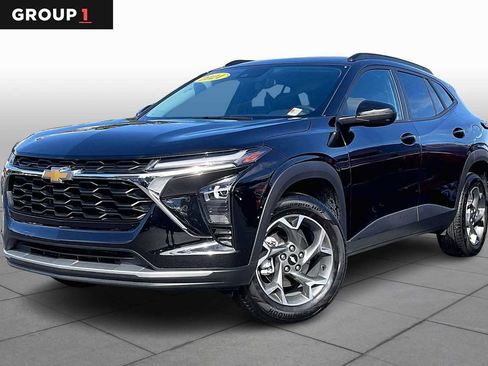 Certified 2024 Chevrolet Trax LT w/ Driver Confidence Package image 1