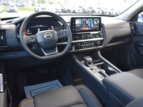New 2026 Nissan Pathfinder Platinum FWD image 32