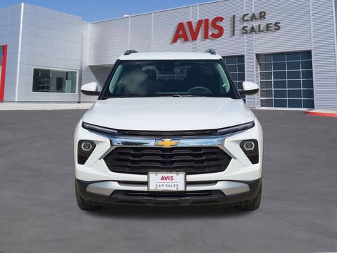 Used 2025 Chevrolet TrailBlazer LT AWD/4WD image 2