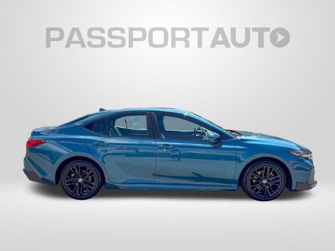Used 2025 Toyota Camry SE FWD image 9