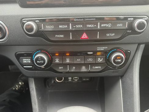 Used 2019 Kia Niro LX FWD image 26