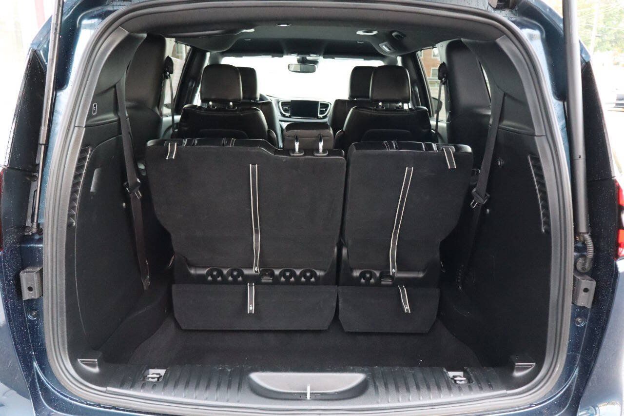 Used 2025 Chrysler Pacifica Select FWD image 4