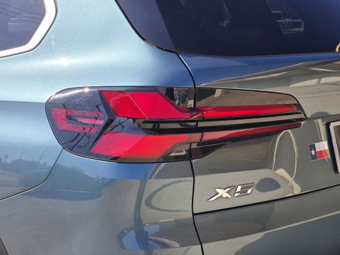 Used 2024 BMW X5 xDrive40i w/ Premium Package image 16