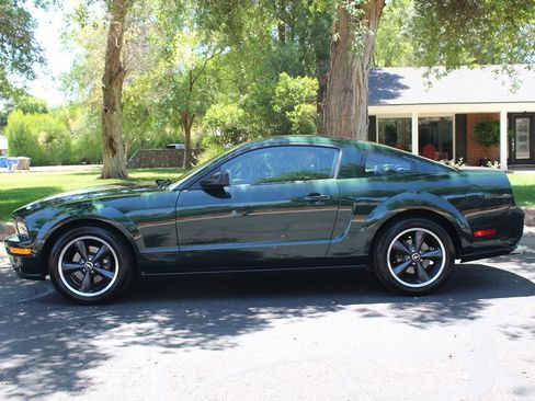 Used 2008 Ford Mustang GT RWD image 2