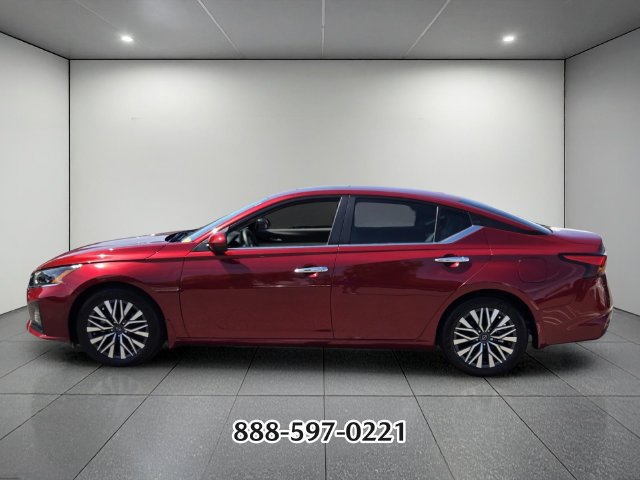 Used 2024 Nissan Altima 2.5 SV w/ SV Premium Package FWD image 2