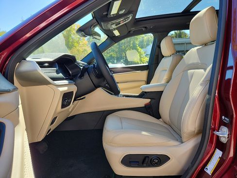 New 2025 Jeep Grand Cherokee Limited image 9