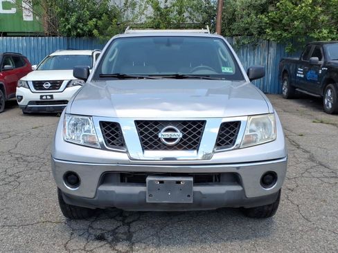 Used 2010 Nissan Frontier SE AWD/4WD image 2